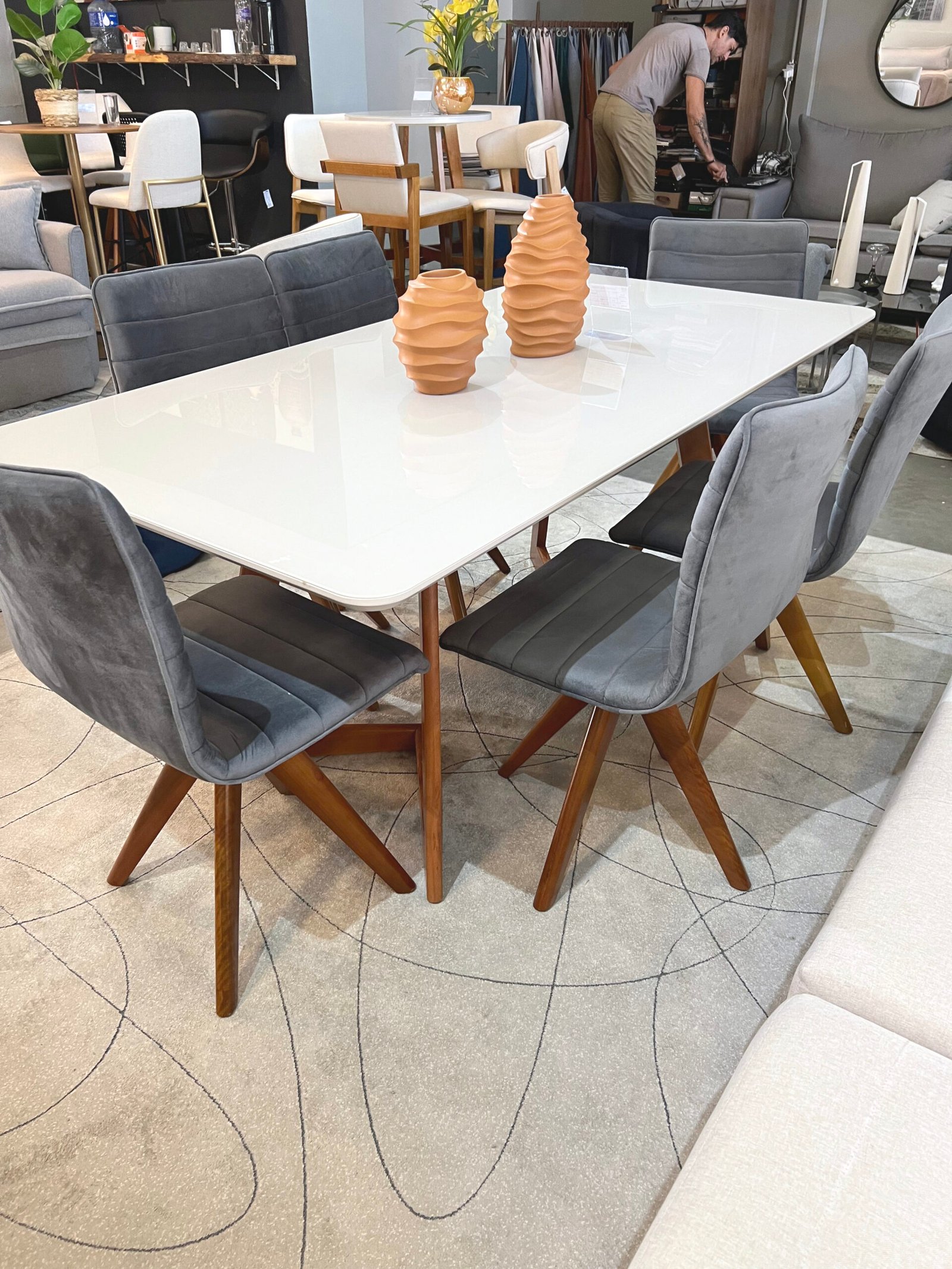 Mesa de Jantar com Cadeiras